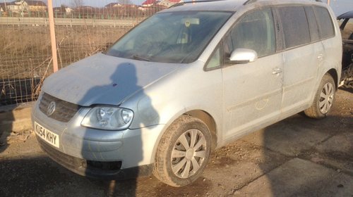 Dezmembrez vw touran din 2004