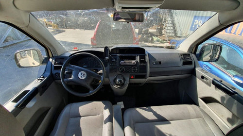 Dezmembrez VW TRANSPORTER Mk 5 / T5 / Caravelle 2003 - Prezent 2.5 TDI AXD ( CP: 130, KW: 96, CCM: 2461 ) Motorina
