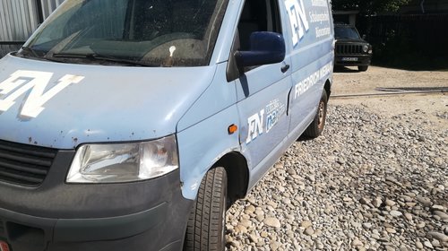 Dezmembrez VW Transporter T5 motor 1.9 TDI 75 kw cod BRS