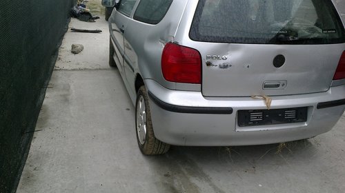 Dezmembrez vw polo coupe 1.4 benzina din 2001