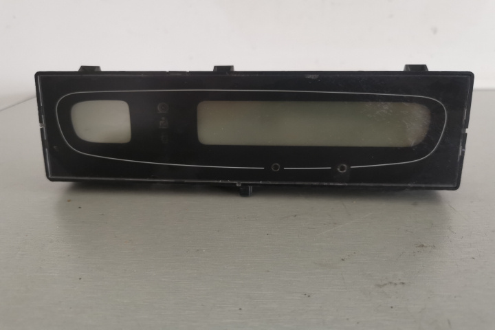 Display D1695 RENAULT LAGUNA II 01-05 DISPLAY SCREEN P8200002604 P8200002604 Renault Laguna