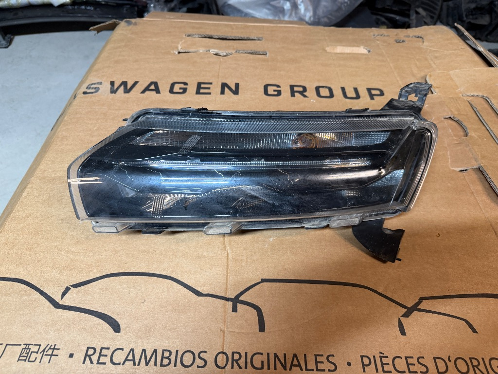 DRL / Lumina zi stanga Dacia Spring 2020/2021/2022/2023/2024