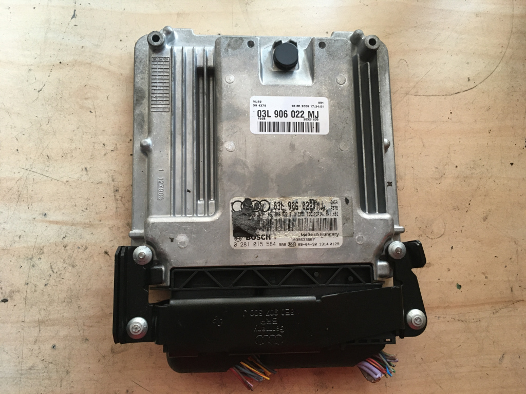 ECU Calculator motor Audi A4 b8 a5 2.0 tdi 0281015584, 03L906022MJ