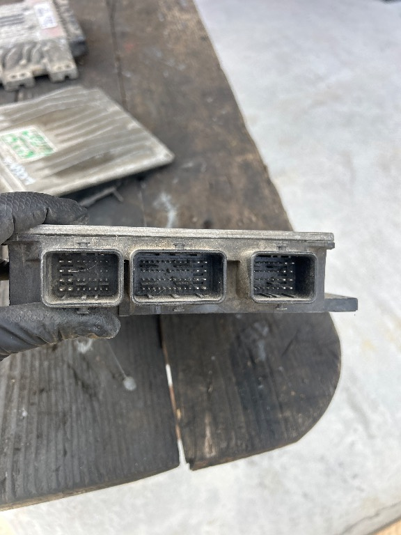ECU Calculator Motor Delphi 8200331477 /