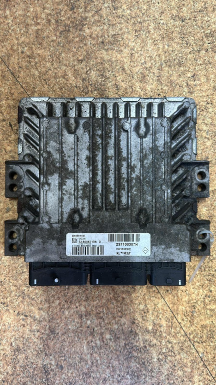 ECU Calculator motor Renault 237100307R S180067106 A 237100033R 1C/L22