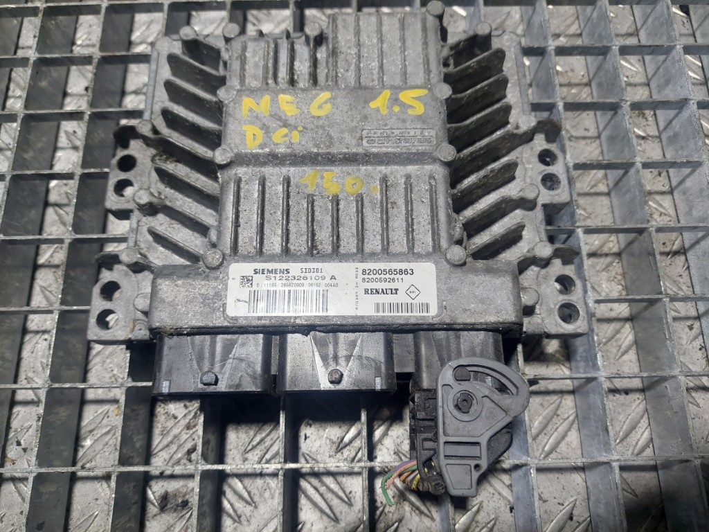 ECU calculator motor Renault Megane 2 1.5 dci cod 8200565863 8200592611