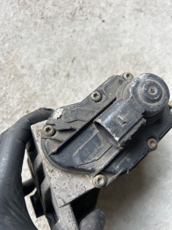 EGR avand codul 06F131503B / A2C53082890 pentru VW Passat B6 2006