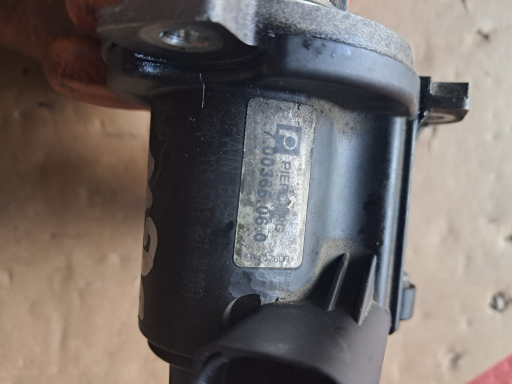 EGR COD 038131501BH Pierburg Passat B5.5