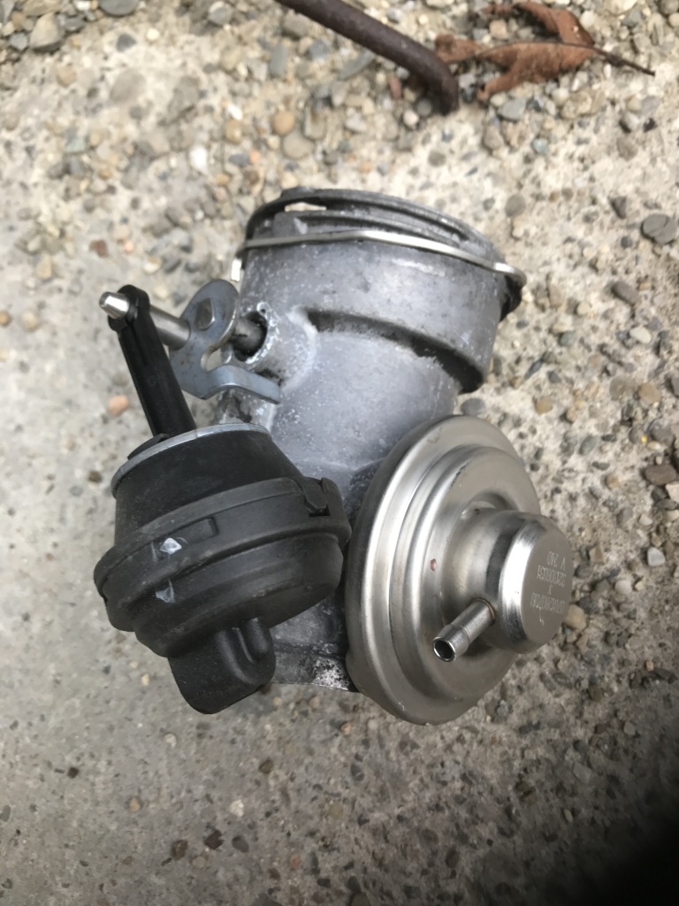 EGR VW T5 2.5 TDI din 2006 cod 070128070B