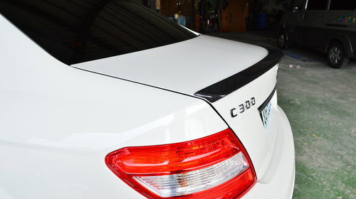 Eleron portbagaj pentru Mercedes W204 model AMG Carbon carbon Produs de calitate