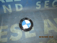 Emblema BMW E39 2001; 8132375 (fata)