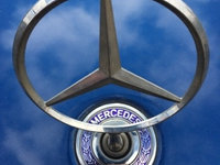 Emblema capota mercedes w203 w211 an 2003