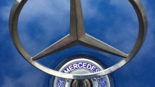 Emblema capota mercedes w203 w211 an 2003
