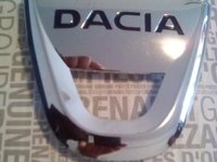 Emblema fata Dacia Logan MCV Sandero Duster Dokker Lodgy.cod 628908295R.Nou si original Dacia Renault.