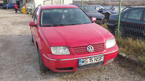 Emblema fata Volkswagen Bora 2003 Berlină 1.4 Benzină
