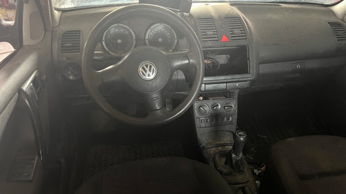 Emblema fata Volkswagen Polo 6N 2001 Hatchback 1,4 mpi