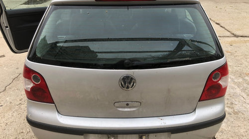 Emblema fata Volkswagen Polo 9N 2003 coupe 1.2