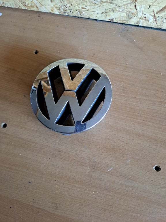 Emblema fata VW Touareg an 2003-2006 originala Cod