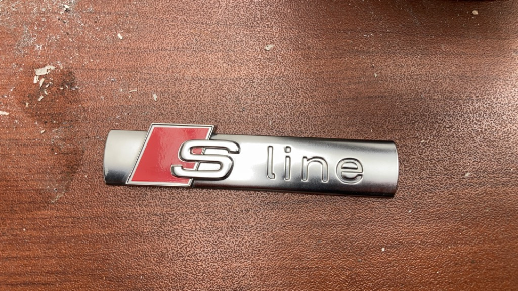Emblema sigla S-Line audi A4 A6 A8 A3 sigla audi s line O singura bucata