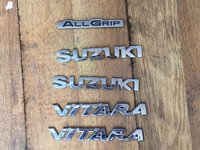 Emblema , sigla , scris Suzuki Vitara