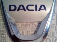 Emblema spate Dacia Logan Facelift.cod 8200811906.Produs nou și original Dacia Renault