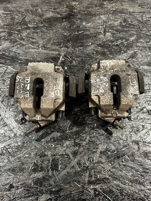Etrier dreapta fata BMW E90 E91 E92 E93 325 320 - Cod 34 11 6 758 114 - imagine 1
