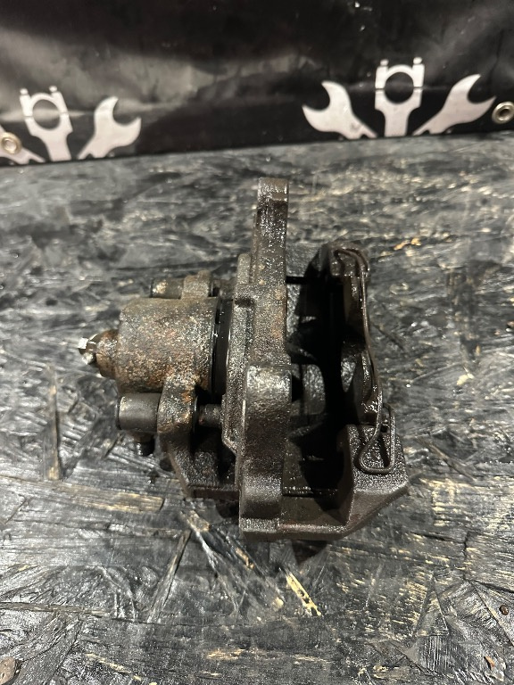 Etrier dreapta fata Volkswagen Passat B6 - imagine 2