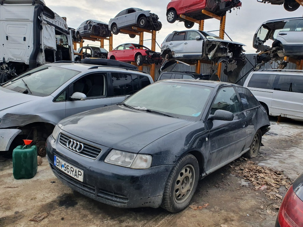 Far dreapta Audi A3 8L 2000 hatchback 1.