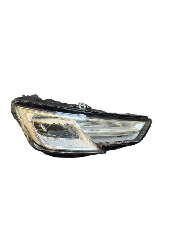 FAR DREAPTA AUDI A4 B9 CU DEFECT COD LE14A6334 ID 1849.