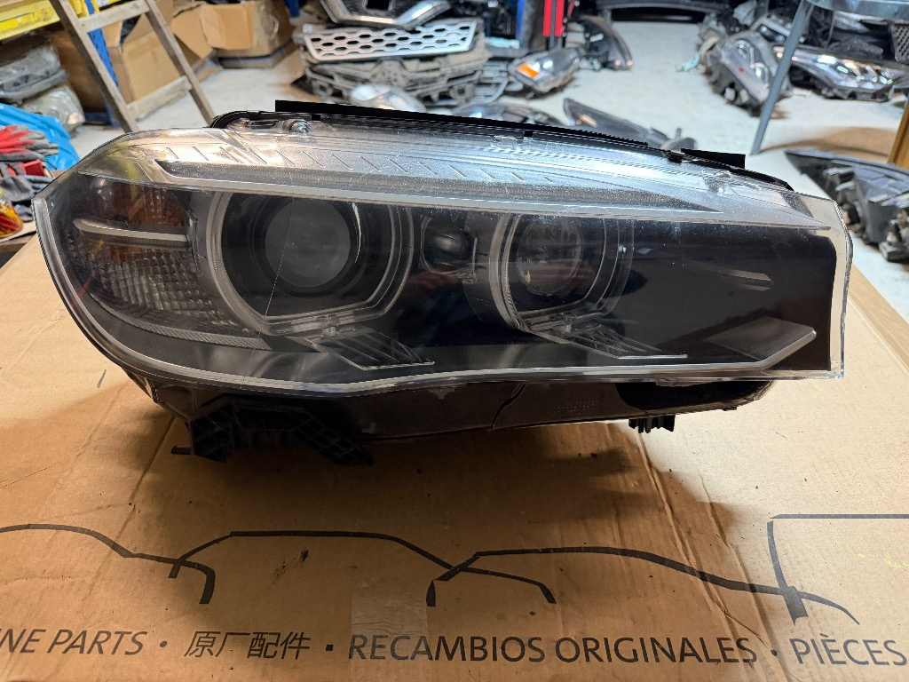 Far dreapta avariat BMW X5 F15 X6 F16 XENON LED 2013/2014/2015/2016/2017/2018