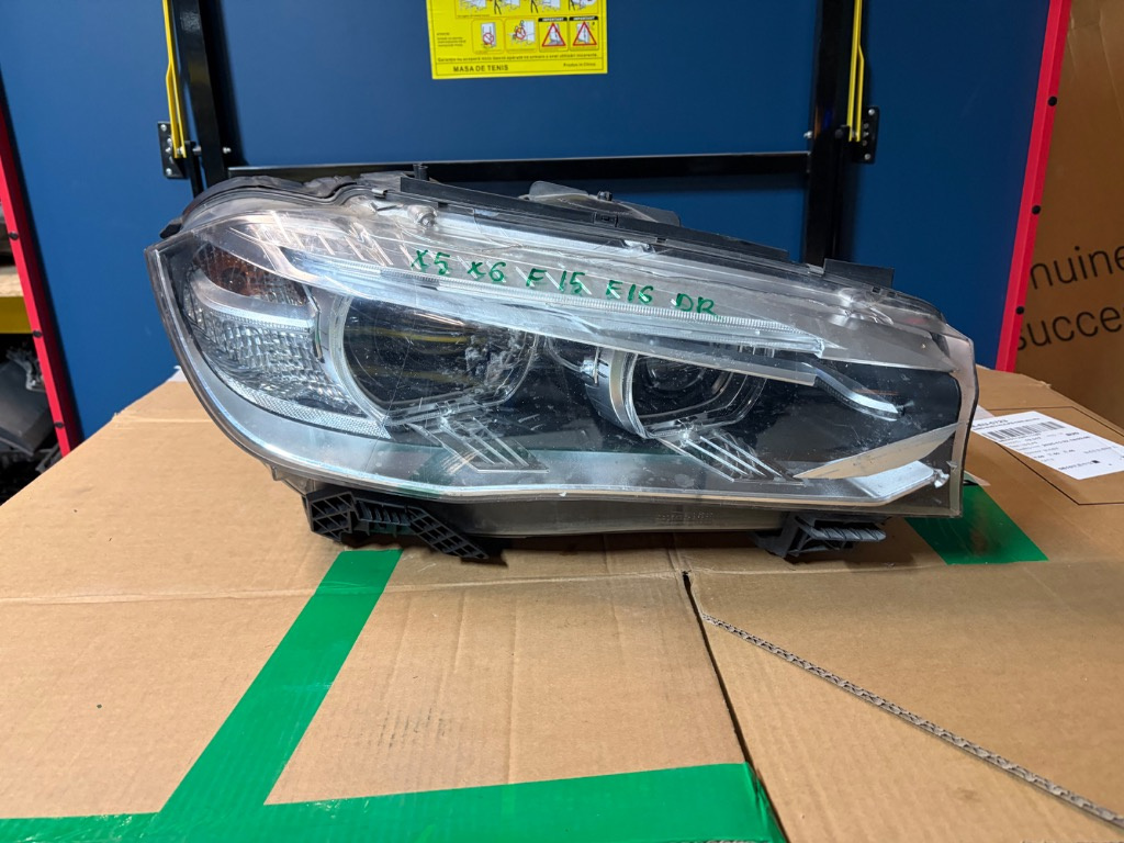 Far dreapta avariat BMW X5 F15 X6 F16 XENON LED 2012/2013/2014/2015/2016/2017/2018
