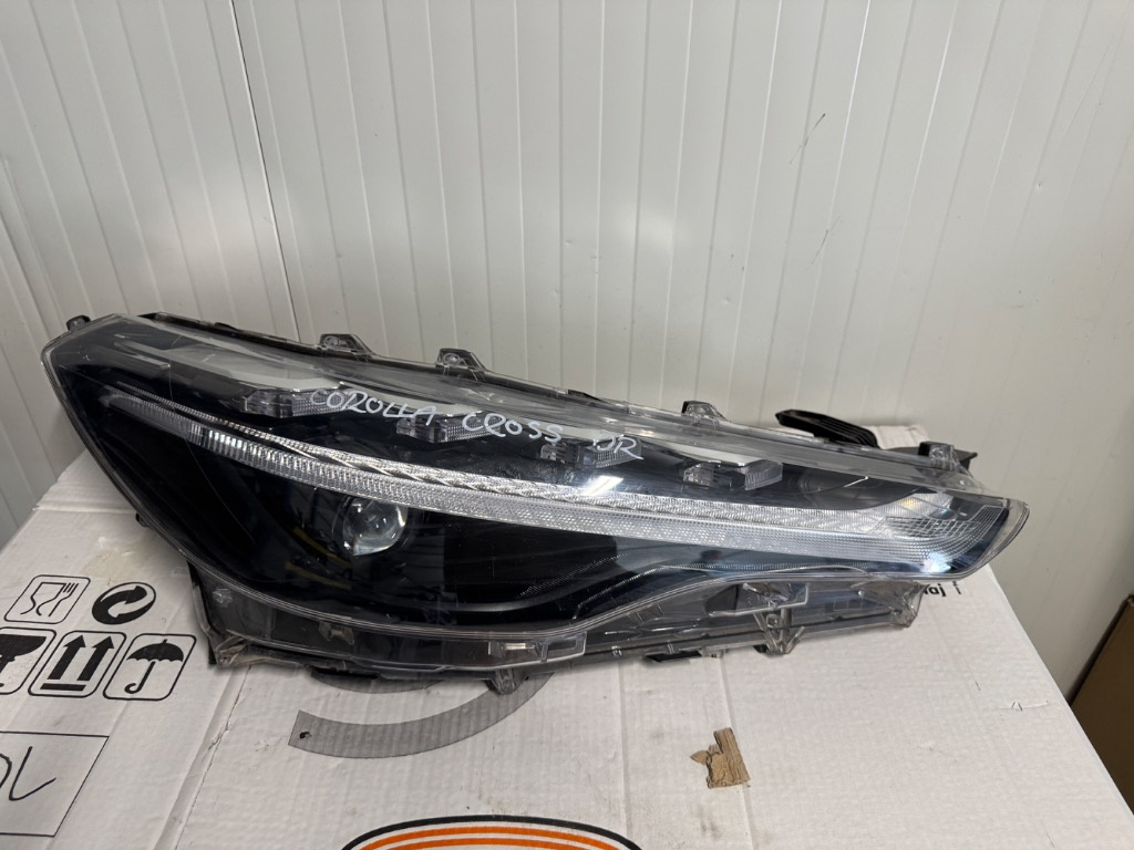Far dreapta avariat Toyota Corolla CROSS FULL LED 2022/2023/2024/2025