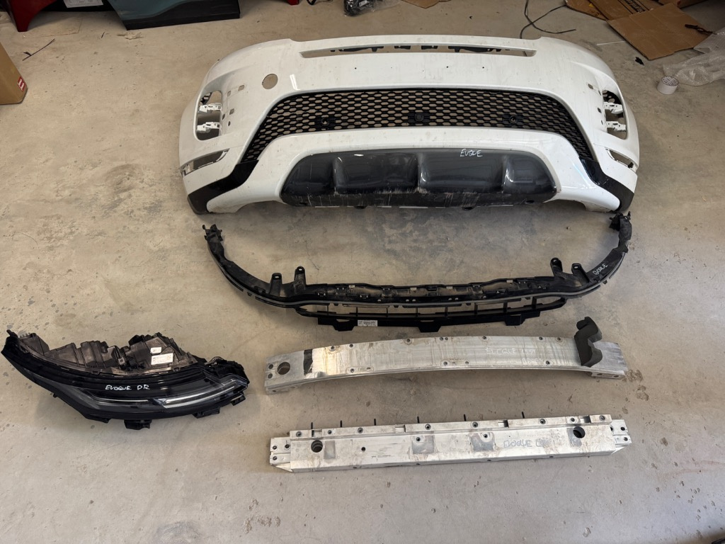 Far dreapta / bara fata / armatura / senzor pedestrian Range Rover Evoque L551 Facelift 2022/2023/2024/2025