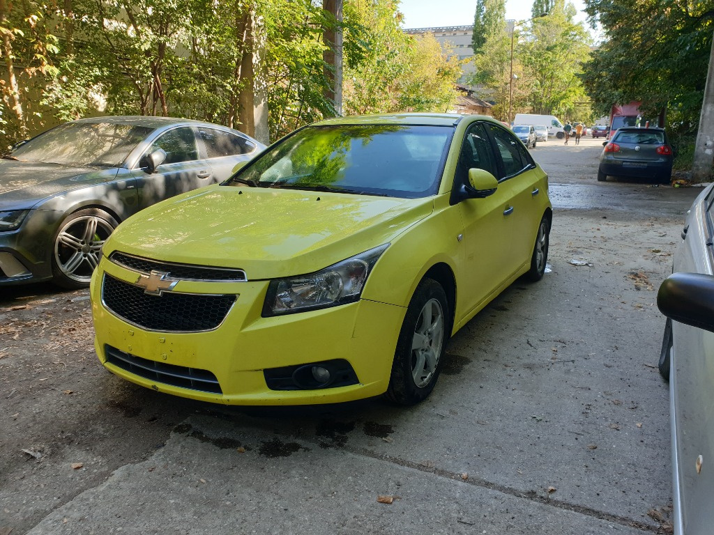Far dreapta Chevrolet Cruze 2010 Berlina 1.6 Ecotec - imagine 3
