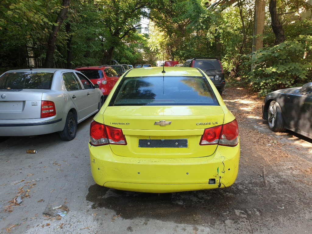 Far dreapta Chevrolet Cruze 2010 Berlina 1.6 Ecotec - imagine 2