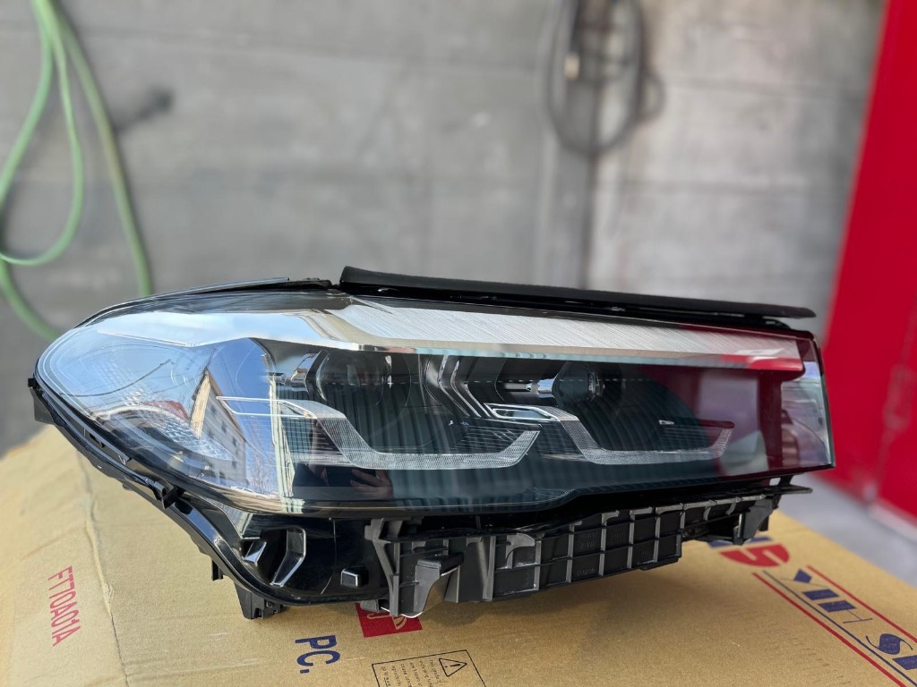 Far dreapta COMPLET BMW Seria 5 G30 FACELIFT 2020/2021/2022/2023/2024