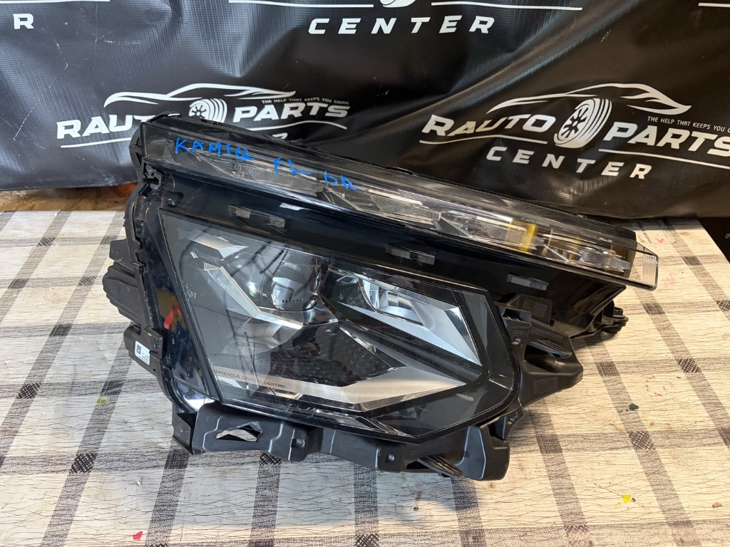 Far dreapta complet Skoda Kamiq FACELIFT CRYSTAL LIGHTNING 2023/2024/2025/2026