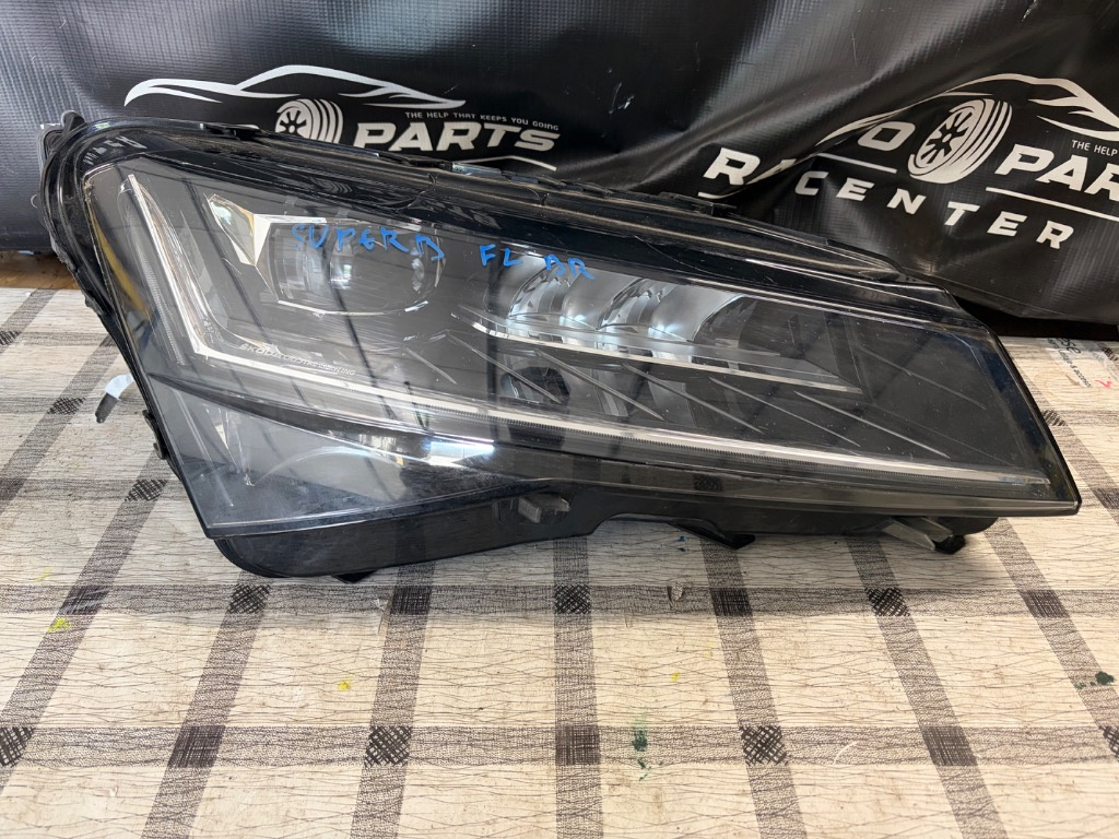 Far dreapta complet Skoda Superb 3 Facelift FULL LED 2019/2020/2021/2022/2023