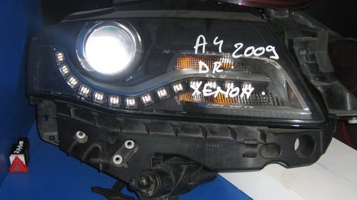 Far dreapta cu xenon Audi A4 B8 8K 2009