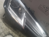 Far dreapta cu xenon Audi A4 B9 2016, O PRINDERE RUPTĂ / 8W0941006A
