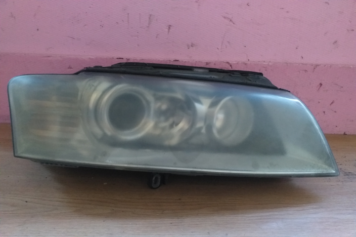 Far dreapta cu Xenon Audi A8 S8 D3 4E Xenon Europa Audi A8 D3/4E [2002 - 2005] Sedan 4.0 TDI tiptronic quattro (275 hp) Culoare X1X1
