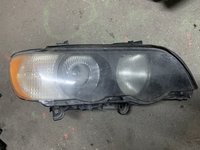 Far dreapta cu xenon Bmw X5 E53 de Europa - mic defect