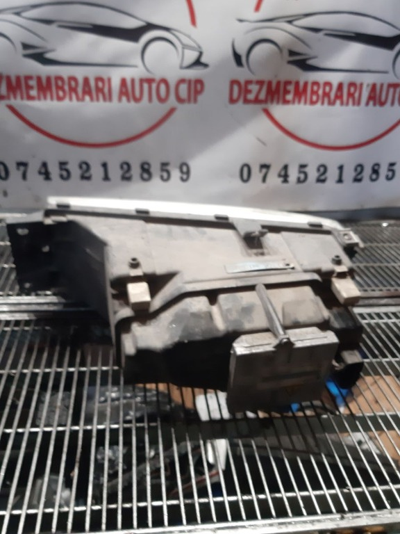 Far dreapta cu Xenon Skoda Octavia cod yu3x13005