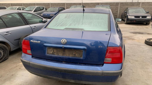 Far dreapta cu Xenon Volkswagen VW Passat B5 [1996 - 2000] Sedan 4-usi 1.9 TDI MT (115 hp)