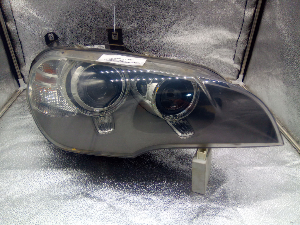 Far dreapta e70 bi-xenon Bmw E70 an 2010 cod piesa 7221892