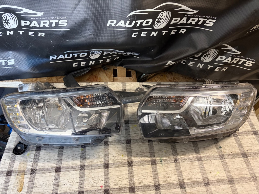 Far dreapta / far stanga Dacia Logan 2 Sandero 2 Facelift 2017/2018/2019/2020