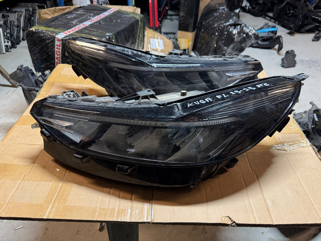 Far dreapta / far stanga Ford Kuga 3 FACELIFT FULL LED 2023/2024/2025 cod PV4B-13E014-CE