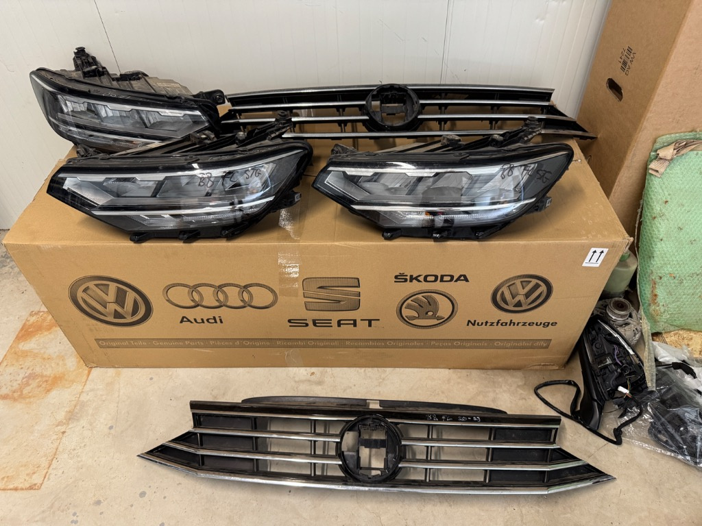 Far dreapta / far stanga / grila centrala Volkswagen Passat B8 Facelift 2019/2020/2021/2022/2023