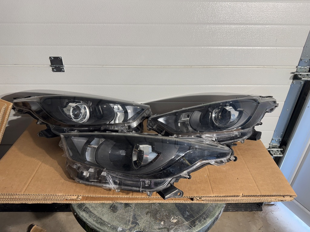 Far dreapta / far stanga Toyota Yaris XP210 LUPA HALOGEN 2020/2021/2022/2023