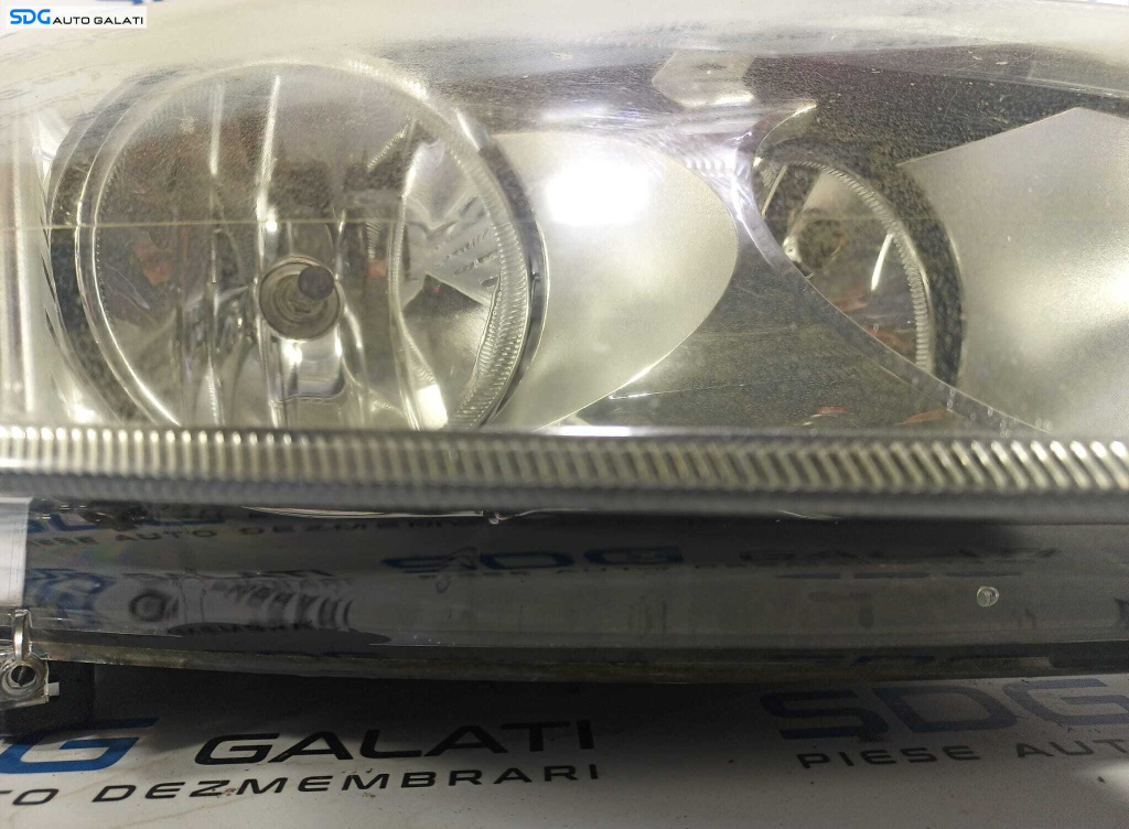 Far Dreapta FARA Xenon Ford C-Max 2007 -